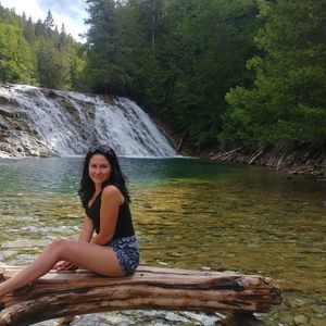 Meet your Posher, Eve-marie